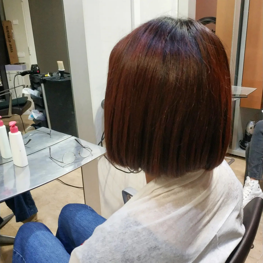 Corte bob con color realizado en Peluquería Dueh