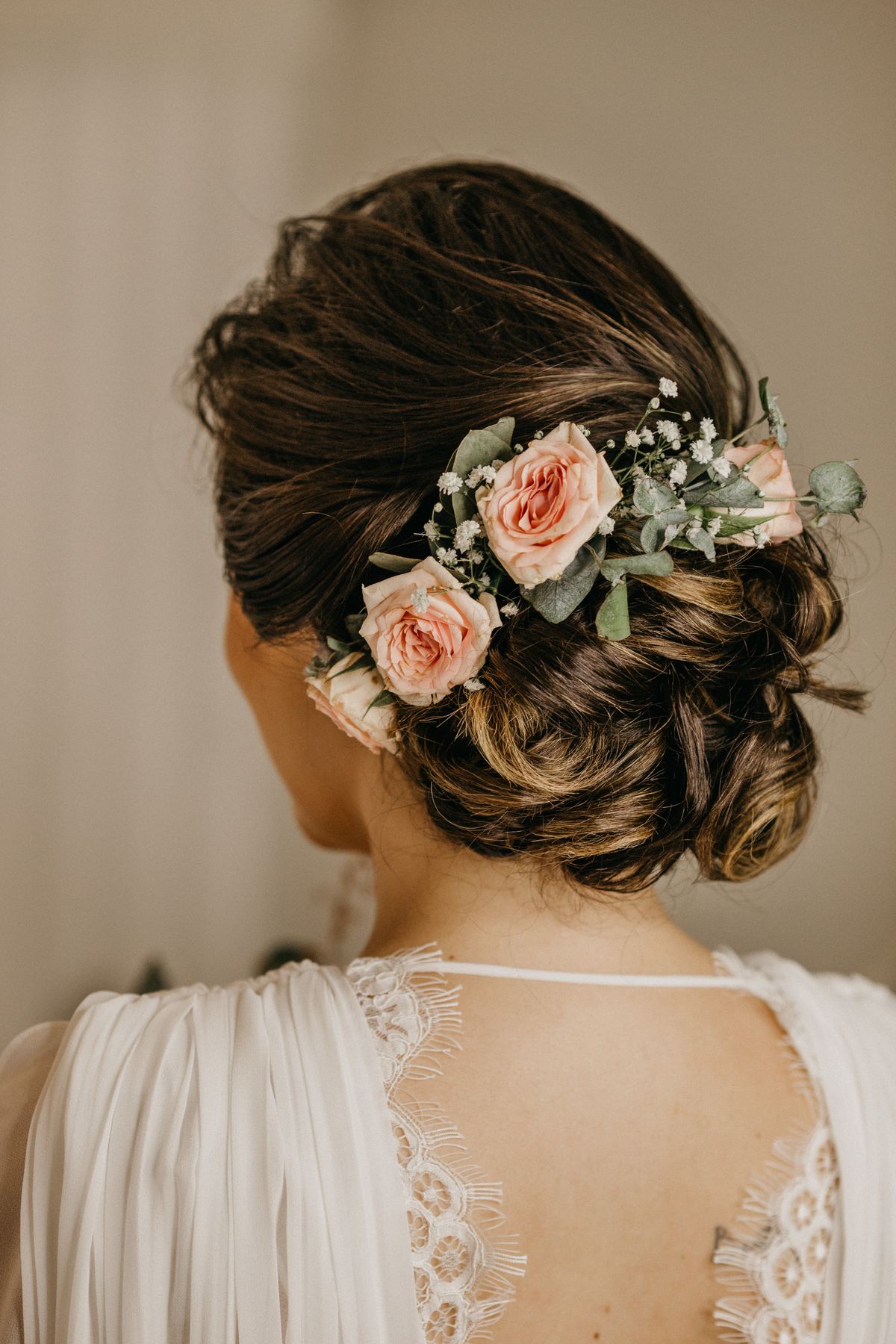 Recogido de novia con flores naturales